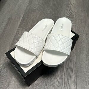 New in Box White Leather J/Slides Edge Slide Sandals Size 9